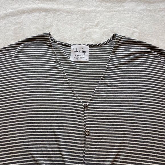 Sadie & Sage Cropped Gray and White Striped Top Size Large - Picture 6 of 11